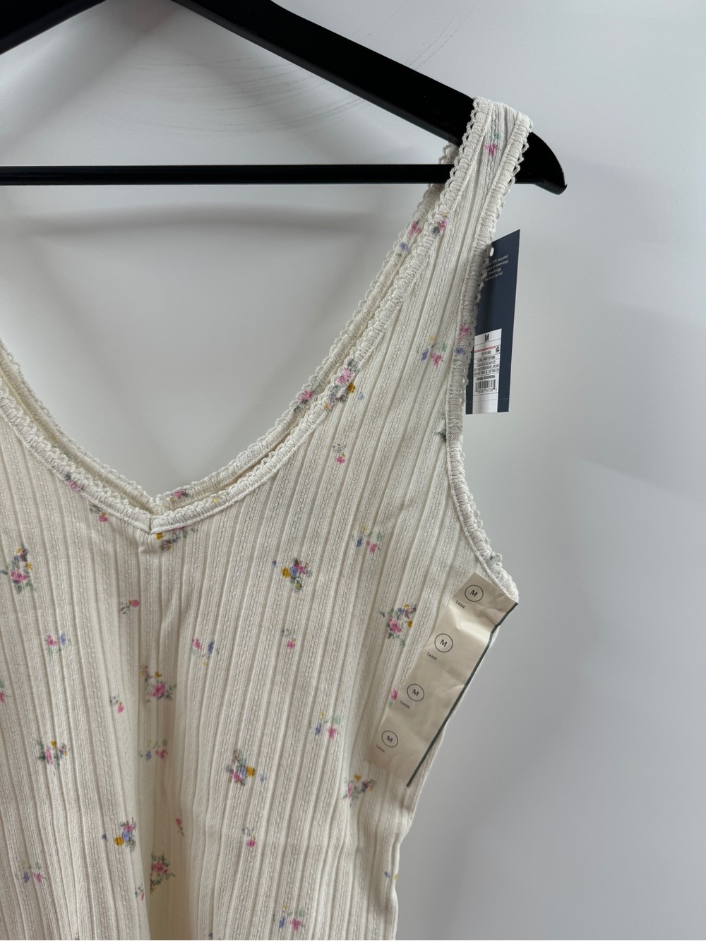 NWT Universal Thread Ribbed Tank Tops 2 Pack – Women’s Medium - Picture 3 of 8